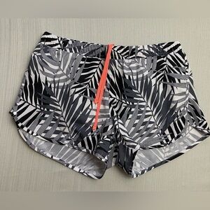 Women's Black and Gray Leaf Print Active Shorts